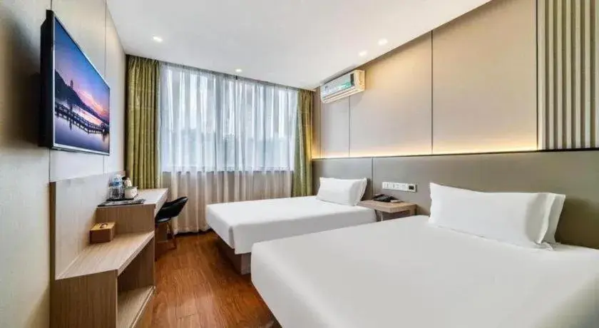 Bed in Vatica ShangHai Pudong Airport Disney Huaxia(E) Road Metro Station Hotel . Bed in Vatica ShangHai Pudong Airport Disney Huaxia(E) Road Metro Station Hotel .