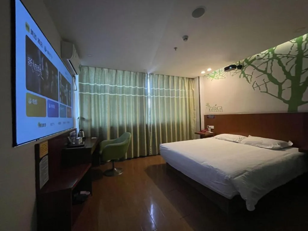 Bed in Vatica ShangHai Pudong Airport Disney Huaxia(E) Road Metro Station Hotel .