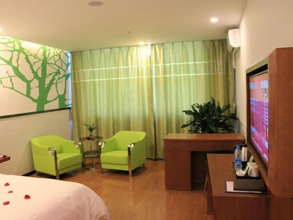 Bed in Vatica ShangHai Pudong Airport Disney Huaxia(E) Road Metro Station Hotel .