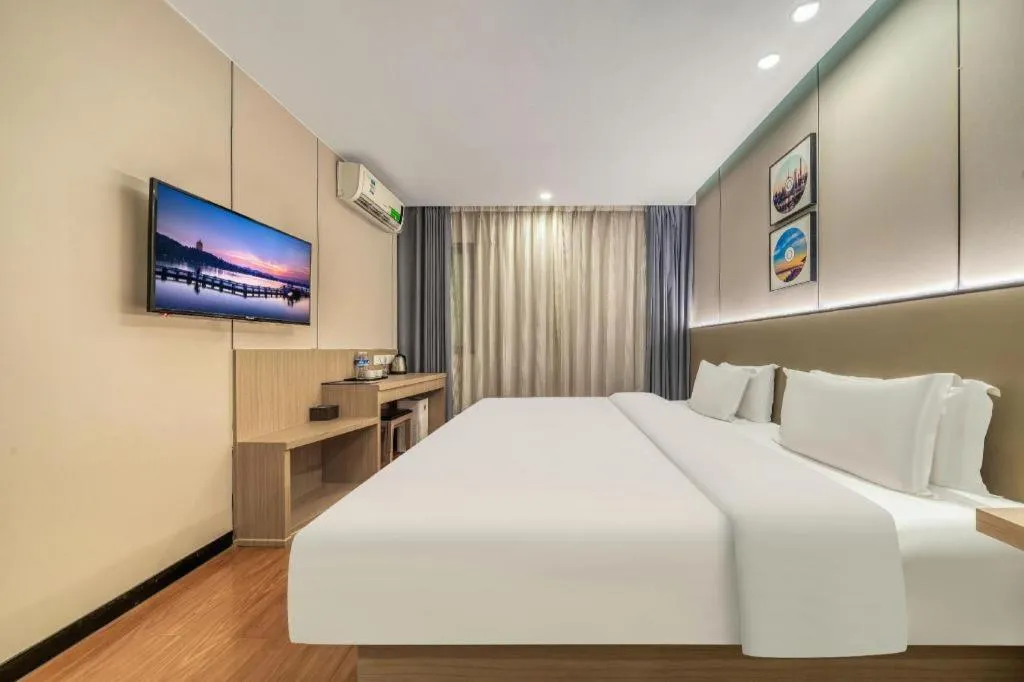 Bed in Vatica ShangHai Pudong Airport Disney Huaxia(E) Road Metro Station Hotel .