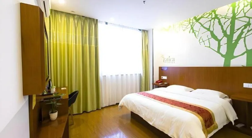 Bed in Vatica ShangHai Pudong Airport Disney Huaxia(E) Road Metro Station Hotel .