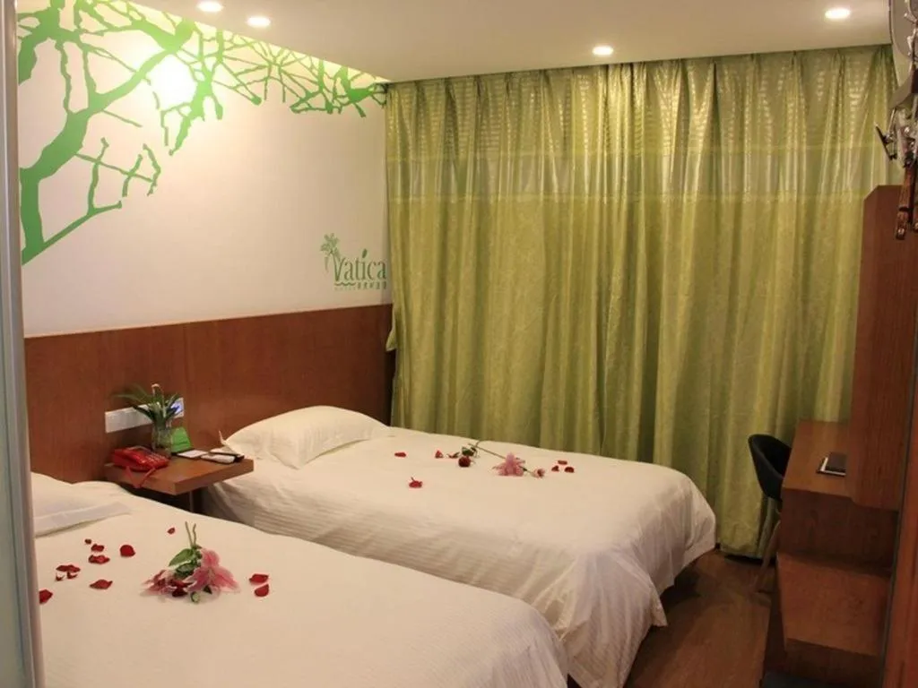 Bed in Vatica ShangHai Pudong Airport Disney Huaxia(E) Road Metro Station Hotel .