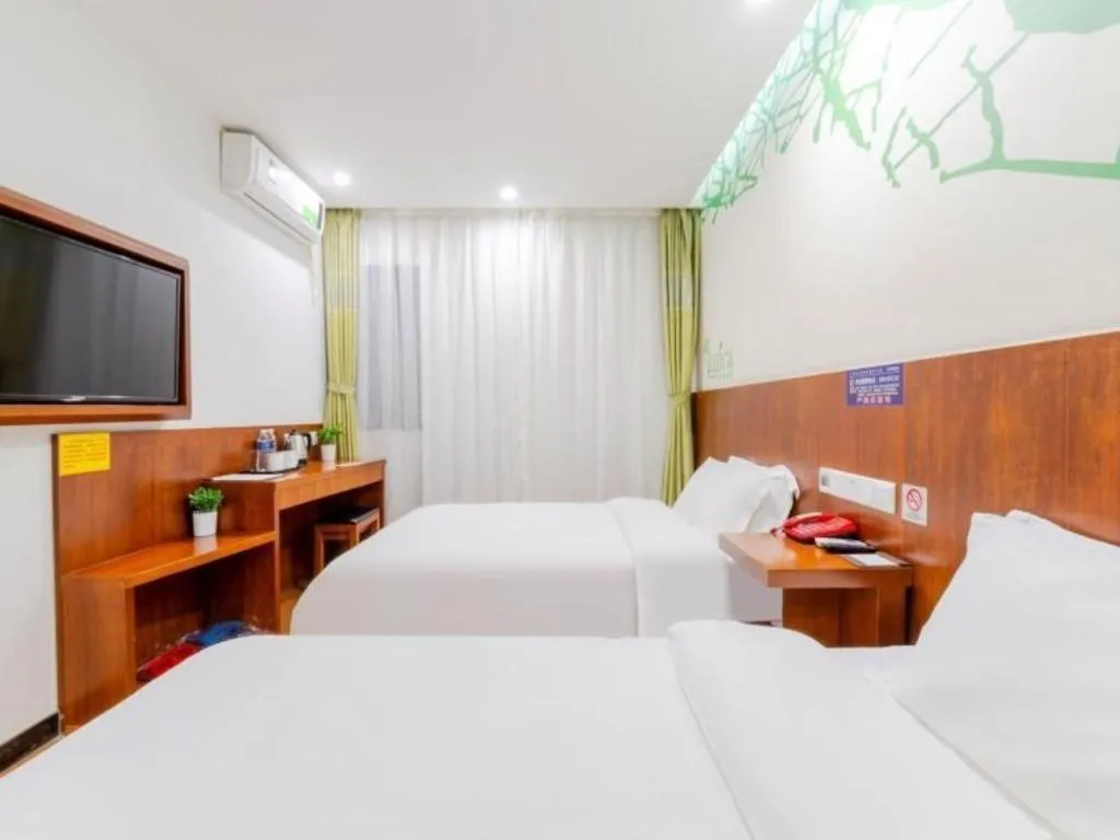 Bed in Vatica ShangHai Pudong Airport Disney Huaxia(E) Road Metro Station Hotel .