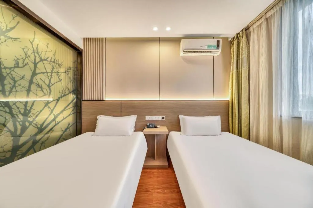 Bed in Vatica ShangHai Pudong Airport Disney Huaxia(E) Road Metro Station Hotel .