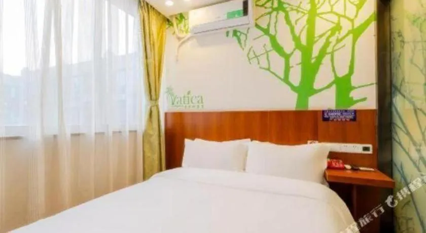Bed in Vatica ShangHai Pudong Airport Disney Huaxia(E) Road Metro Station Hotel .