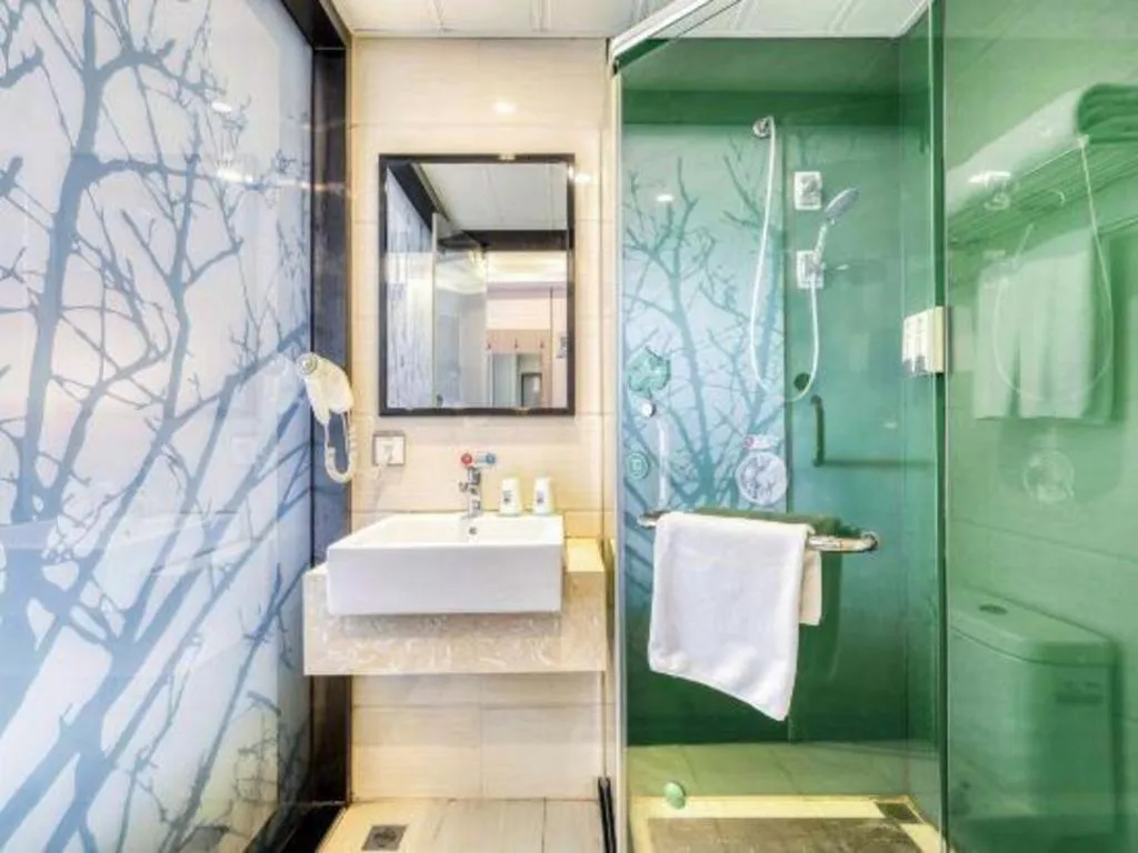 Vatica ShangHai Pudong Airport Disney Huaxia(E) Road Metro Station Hotel .