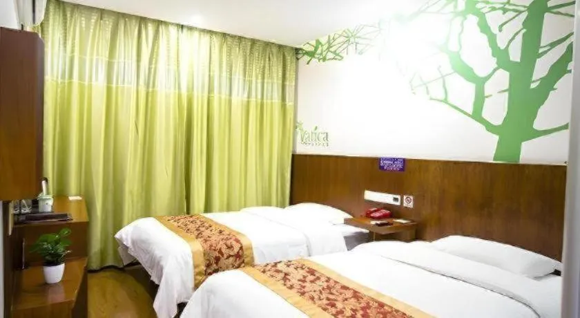 Bed in Vatica ShangHai Pudong Airport Disney Huaxia(E) Road Metro Station Hotel .