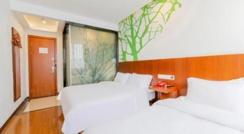 Bed in Vatica ShangHai Pudong Airport Disney Huaxia(E) Road Metro Station Hotel .