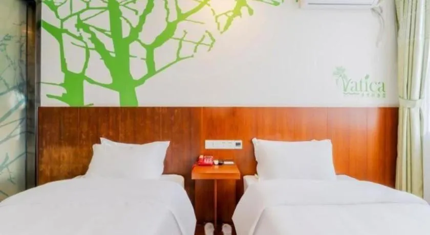 Bed in Vatica ShangHai Pudong Airport Disney Huaxia(E) Road Metro Station Hotel .