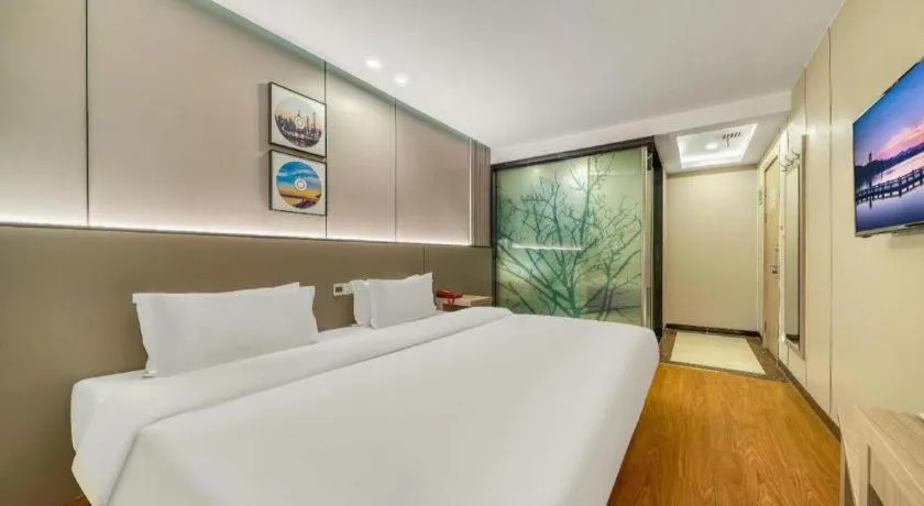 Bed in Vatica ShangHai Pudong Airport Disney Huaxia(E) Road Metro Station Hotel .