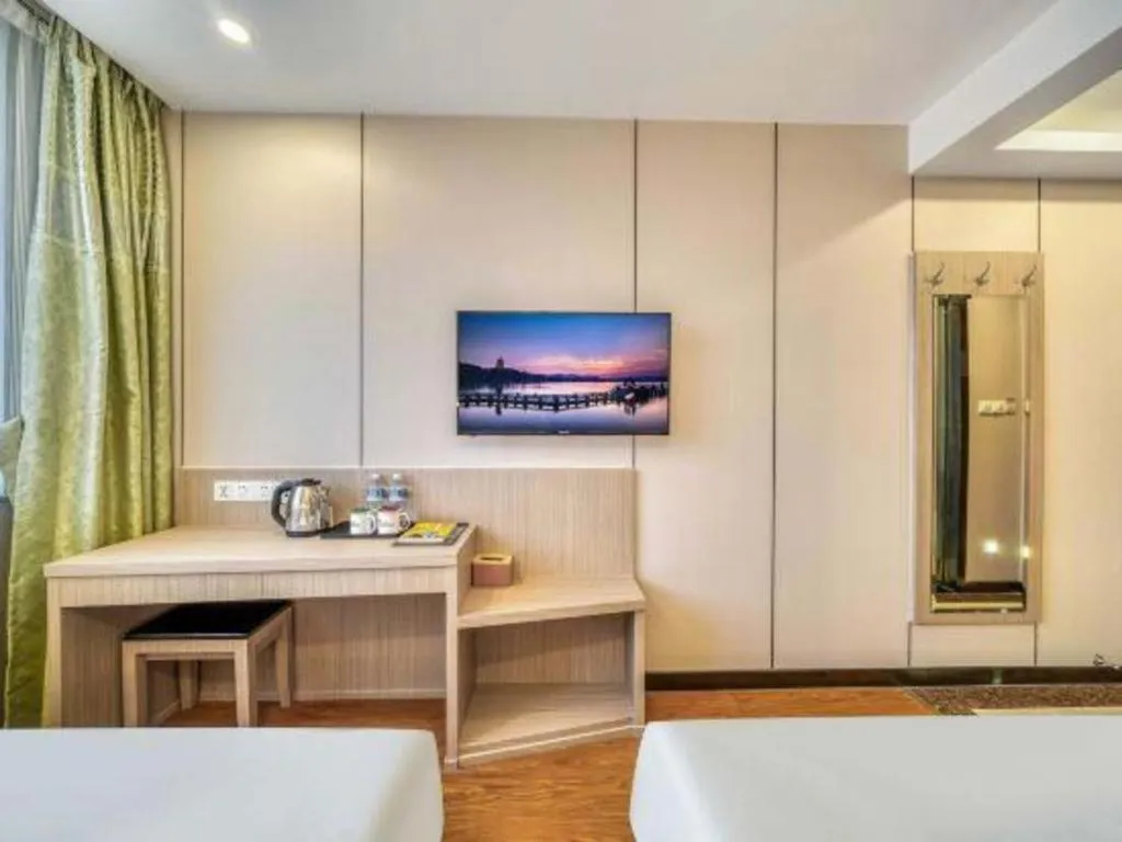 Bed in Vatica ShangHai Pudong Airport Disney Huaxia(E) Road Metro Station Hotel .