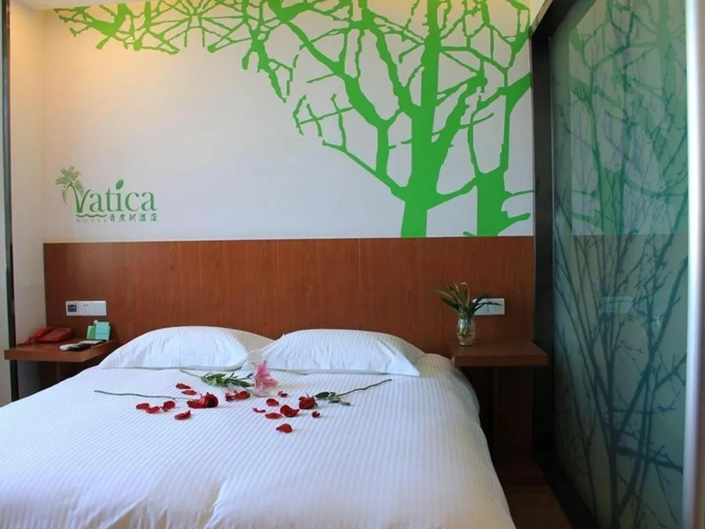 Bed in Vatica ShangHai Pudong Airport Disney Huaxia(E) Road Metro Station Hotel .