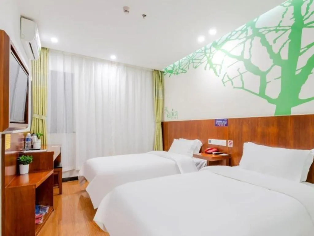 Bed in Vatica ShangHai Pudong Airport Disney Huaxia(E) Road Metro Station Hotel .