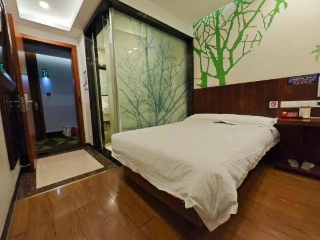 Bed in Vatica ShangHai Pudong Airport Disney Huaxia(E) Road Metro Station Hotel .