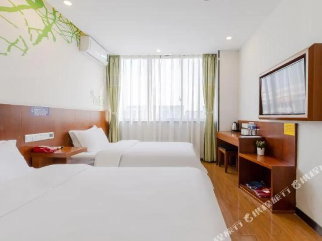 Bed in Vatica ShangHai Pudong Airport Disney Huaxia(E) Road Metro Station Hotel .