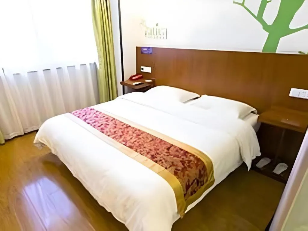 Bed in Vatica ShangHai Pudong Airport Disney Huaxia(E) Road Metro Station Hotel .