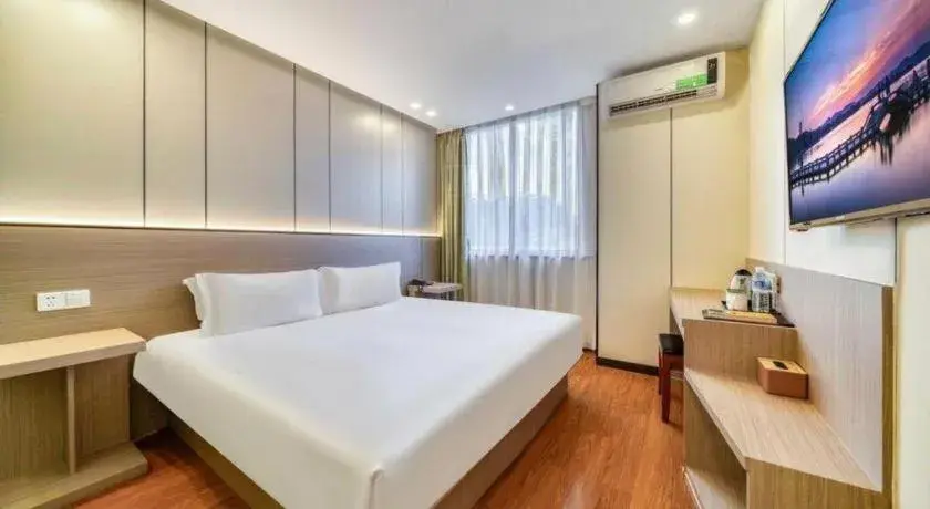 Bed in Vatica ShangHai Pudong Airport Disney Huaxia(E) Road Metro Station Hotel . Bed in Vatica ShangHai Pudong Airport Disney Huaxia(E) Road Metro Station Hotel .