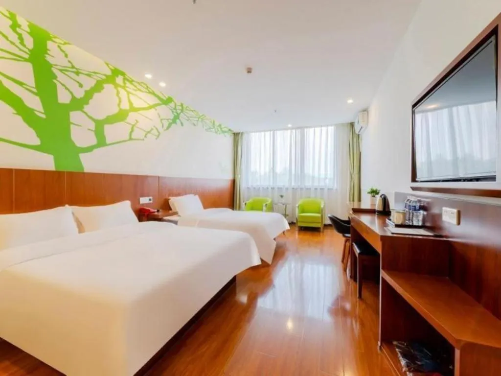 Bed in Vatica ShangHai Pudong Airport Disney Huaxia(E) Road Metro Station Hotel .