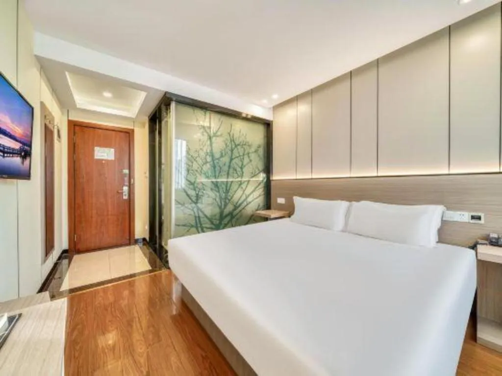 Bed in Vatica ShangHai Pudong Airport Disney Huaxia(E) Road Metro Station Hotel .