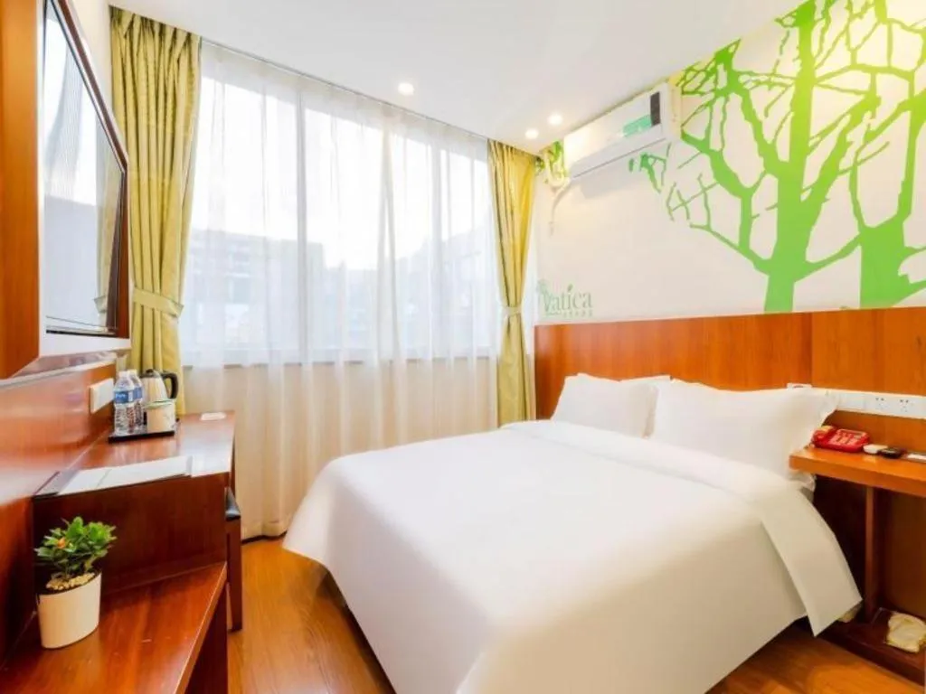 Bed in Vatica ShangHai Pudong Airport Disney Huaxia(E) Road Metro Station Hotel .