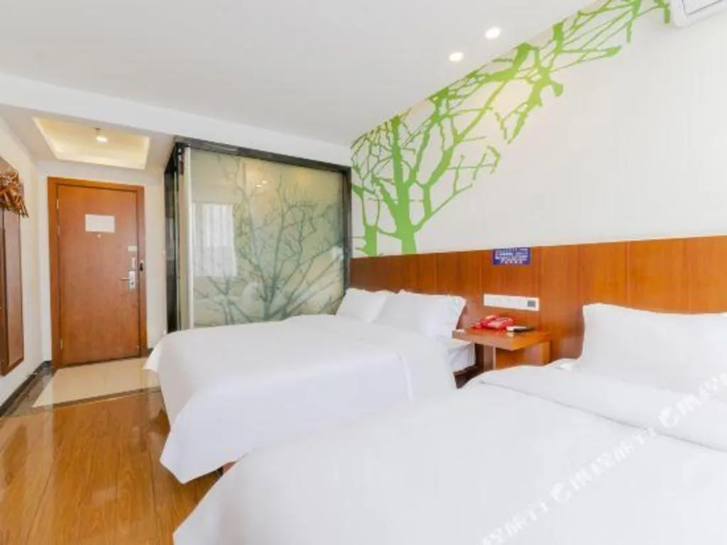 Bed in Vatica ShangHai Pudong Airport Disney Huaxia(E) Road Metro Station Hotel .