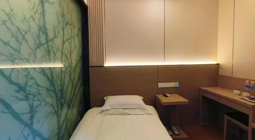 Bed in Vatica ShangHai Pudong Airport Disney Huaxia(E) Road Metro Station Hotel . Bed in Vatica ShangHai Pudong Airport Disney Huaxia(E) Road Metro Station Hotel .