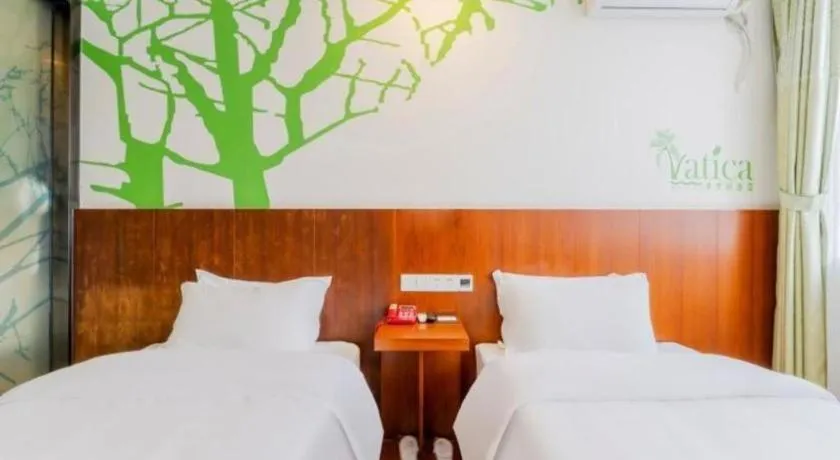 Bed in Vatica ShangHai Pudong Airport Disney Huaxia(E) Road Metro Station Hotel .