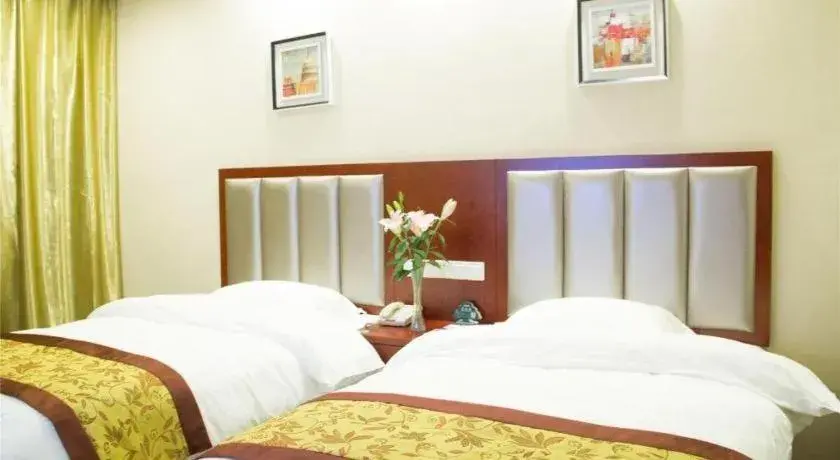 Bed in GreenTree Inn JiangSu Wuxi Jiangyin City QinGYAng Town Fuqian Road Express Hotel Bed in GreenTree Inn JiangSu Wuxi Jiangyin City QinGYAng Town Fuqian Road Express Hotel