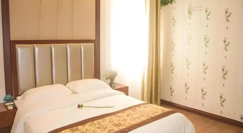 Bed in GreenTree Inn JiangSu Wuxi Jiangyin City QinGYAng Town Fuqian Road Express Hotel Bed in GreenTree Inn JiangSu Wuxi Jiangyin City QinGYAng Town Fuqian Road Express Hotel