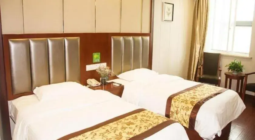 Bed in GreenTree Inn JiangSu Wuxi Jiangyin City QinGYAng Town Fuqian Road Express Hotel Bed in GreenTree Inn JiangSu Wuxi Jiangyin City QinGYAng Town Fuqian Road Express Hotel