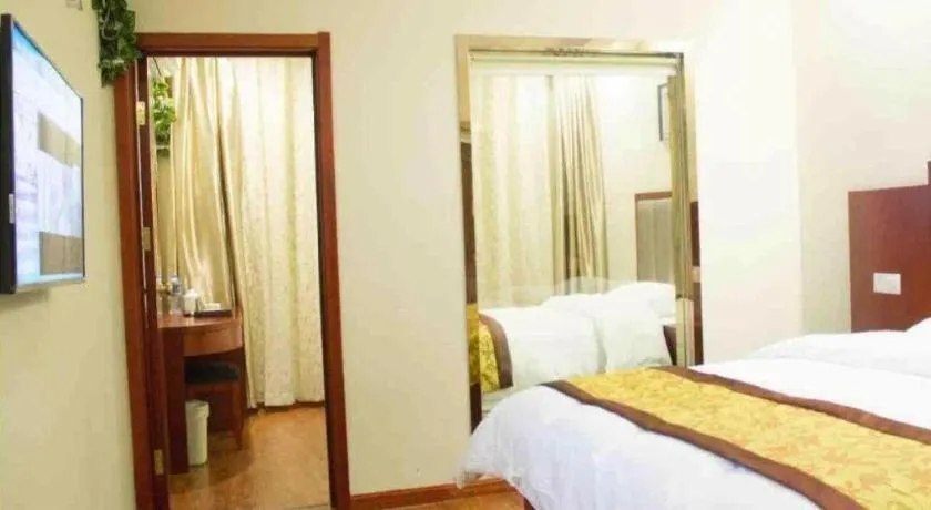 Bed in GreenTree Inn JiangSu Wuxi Jiangyin City QinGYAng Town Fuqian Road Express Hotel