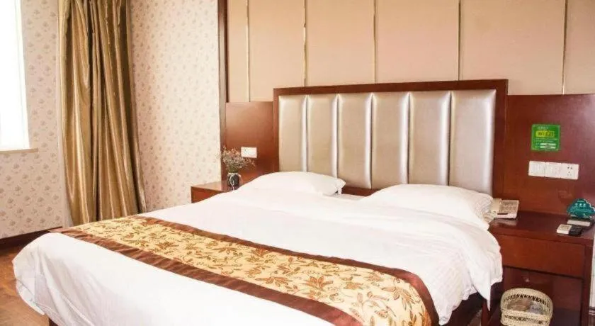 Bed in GreenTree Inn JiangSu Wuxi Jiangyin City QinGYAng Town Fuqian Road Express Hotel