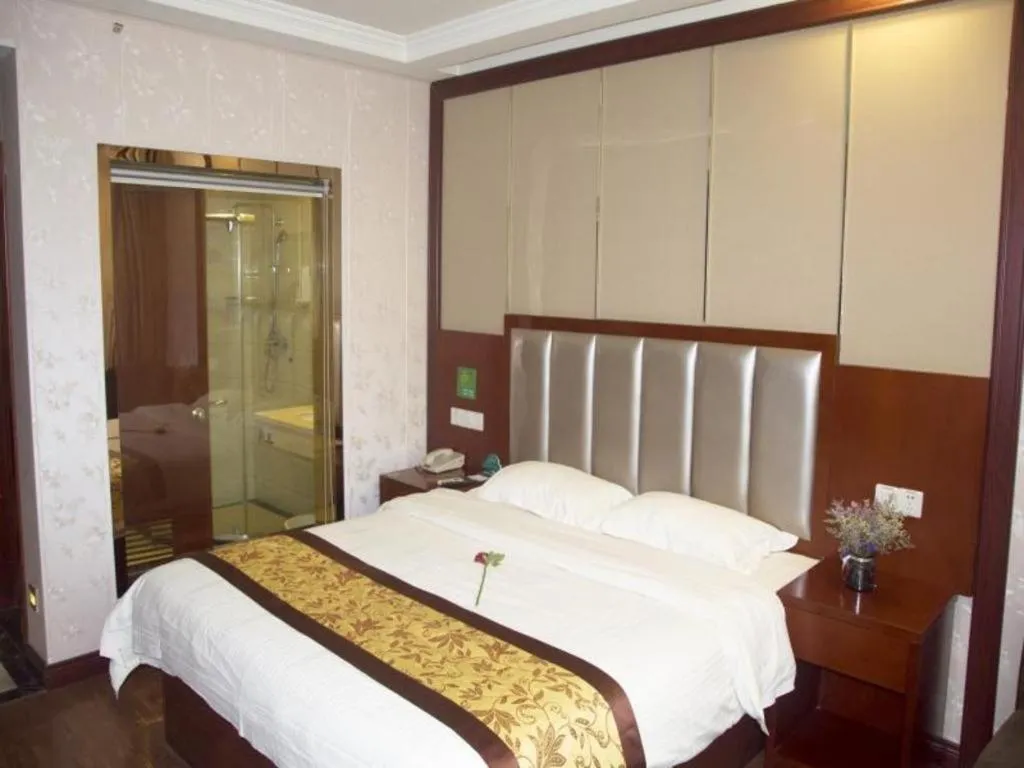 Bed in GreenTree Inn JiangSu Wuxi Jiangyin City QinGYAng Town Fuqian Road Express Hotel