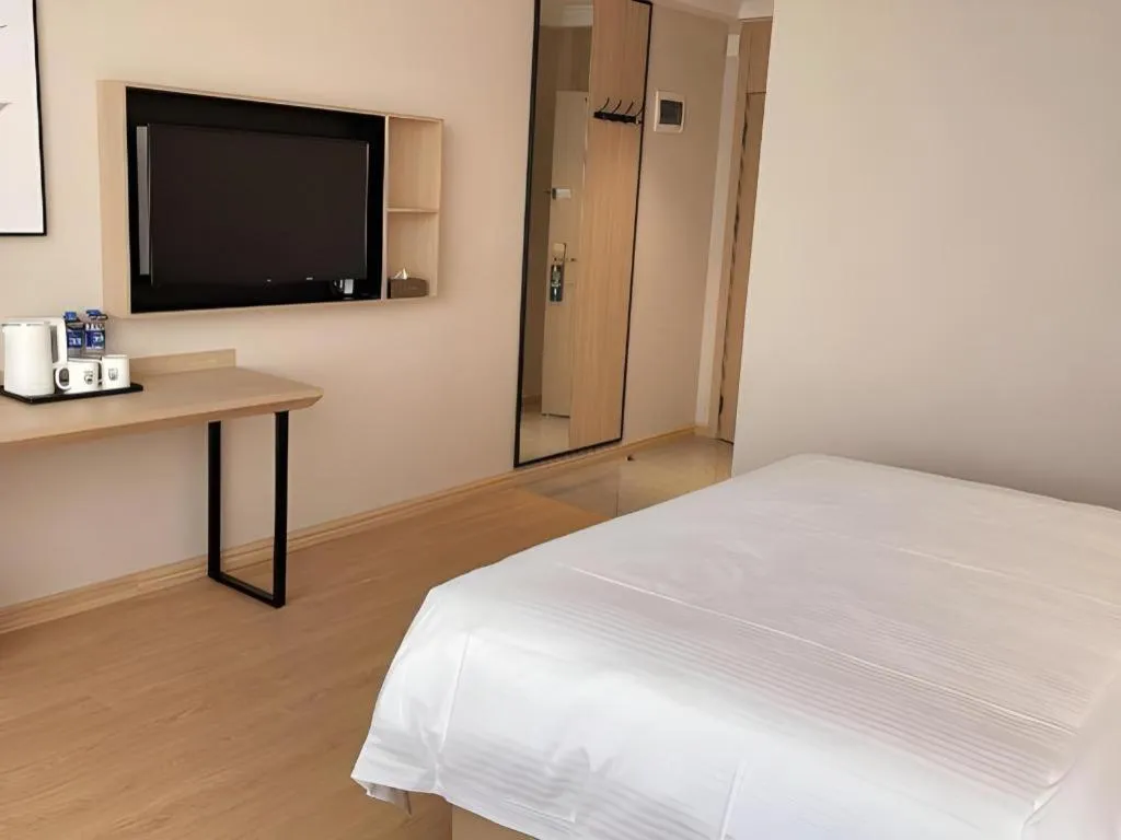 Bed in GreenTree Inn Chizhou Pingtian Lake Qingfeng Avenue Business Hotel