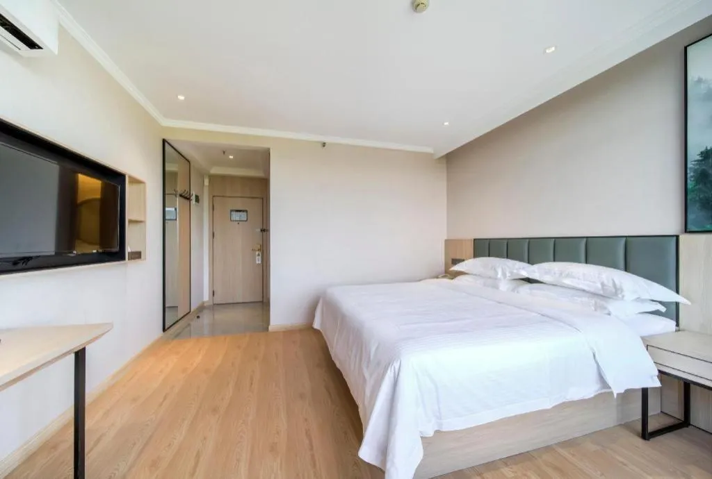 Bed in GreenTree Inn Chizhou Pingtian Lake Qingfeng Avenue Business Hotel