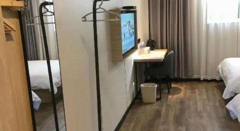 Bed in GreenTree Inn Yangzhou Slender West Lake Wencheng Attic Express Hotel Bed in GreenTree Inn Yangzhou Slender West Lake Wencheng Attic Express Hotel