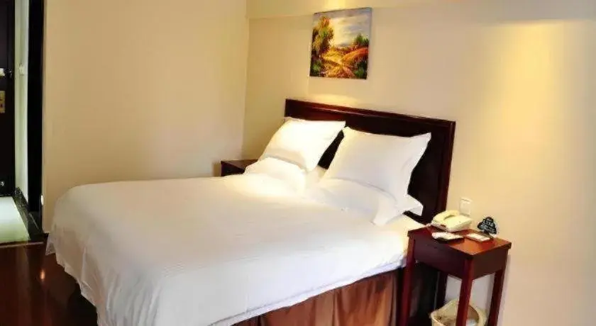 Bed in GreenTree Inn Yangzhou Slender West Lake Wencheng Attic Express Hotel Bed in GreenTree Inn Yangzhou Slender West Lake Wencheng Attic Express Hotel