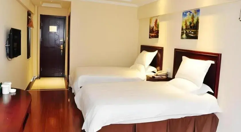 Bed in GreenTree Inn Yangzhou Slender West Lake Wencheng Attic Express Hotel Bed in GreenTree Inn Yangzhou Slender West Lake Wencheng Attic Express Hotel