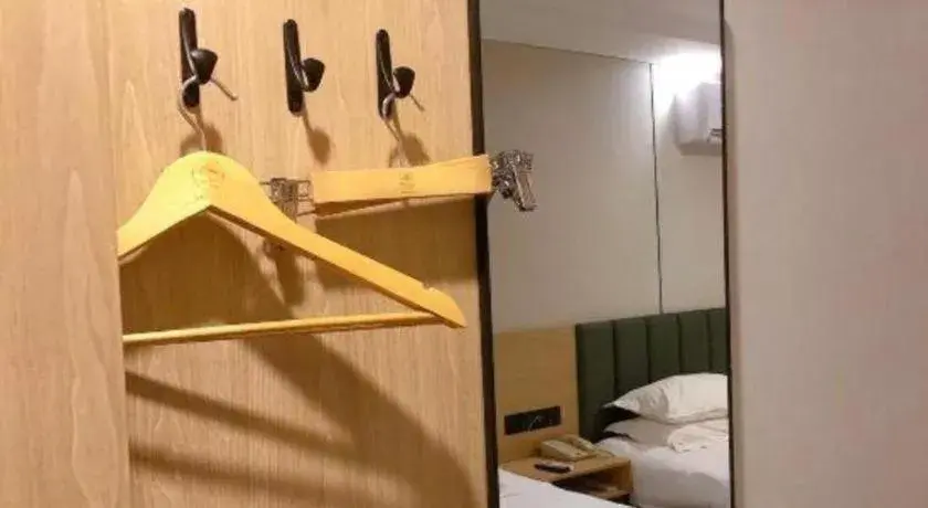 Bed in GreenTree Inn Yangzhou Slender West Lake Wencheng Attic Express Hotel Bed in GreenTree Inn Yangzhou Slender West Lake Wencheng Attic Express Hotel