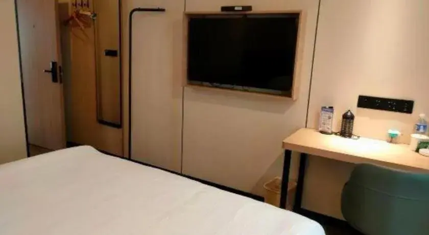 Bed in GreenTree Inn Yangzhou Slender West Lake Wencheng Attic Express Hotel Bed in GreenTree Inn Yangzhou Slender West Lake Wencheng Attic Express Hotel