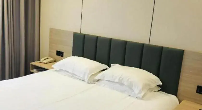 Bed in GreenTree Inn Yangzhou Slender West Lake Wencheng Attic Express Hotel Bed in GreenTree Inn Yangzhou Slender West Lake Wencheng Attic Express Hotel