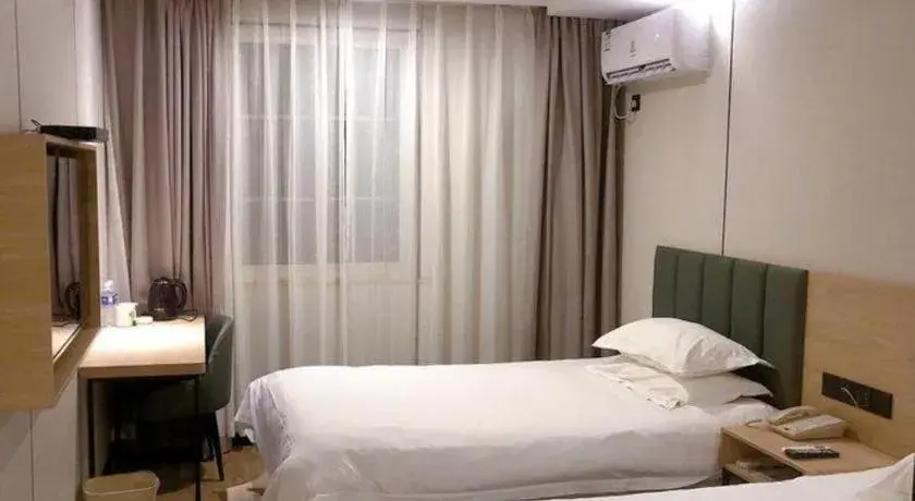 Bed in GreenTree Inn Yangzhou Slender West Lake Wencheng Attic Express Hotel Bed in GreenTree Inn Yangzhou Slender West Lake Wencheng Attic Express Hotel