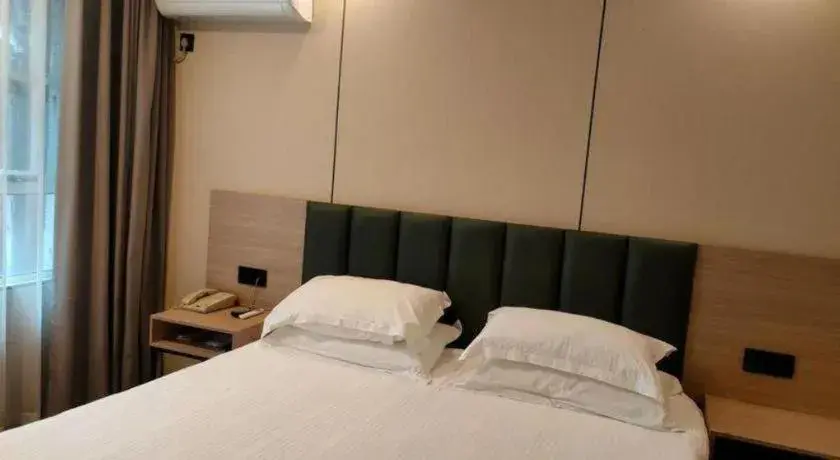 Bed in GreenTree Inn Yangzhou Slender West Lake Wencheng Attic Express Hotel Bed in GreenTree Inn Yangzhou Slender West Lake Wencheng Attic Express Hotel