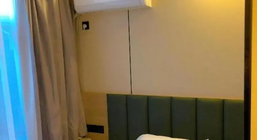 Bed in GreenTree Inn Yangzhou Slender West Lake Wencheng Attic Express Hotel Bed in GreenTree Inn Yangzhou Slender West Lake Wencheng Attic Express Hotel