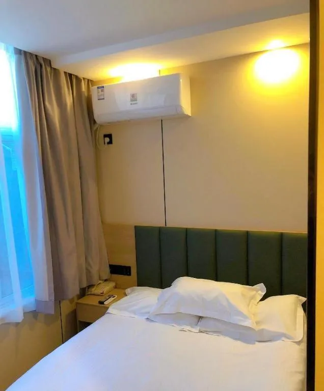 Bed in GreenTree Inn Yangzhou Slender West Lake Wencheng Attic Express Hotel
