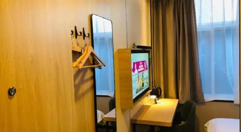 Bed in GreenTree Inn Yangzhou Slender West Lake Wencheng Attic Express Hotel Bed in GreenTree Inn Yangzhou Slender West Lake Wencheng Attic Express Hotel