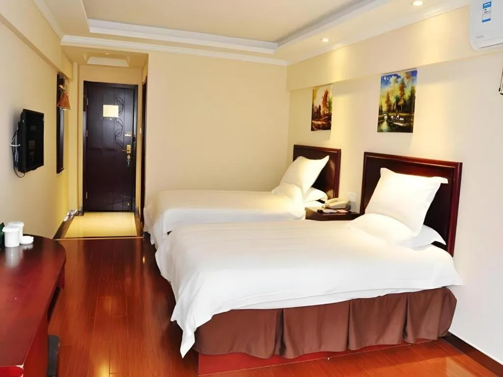 Bed in GreenTree Inn Yangzhou Slender West Lake Wencheng Attic Express Hotel