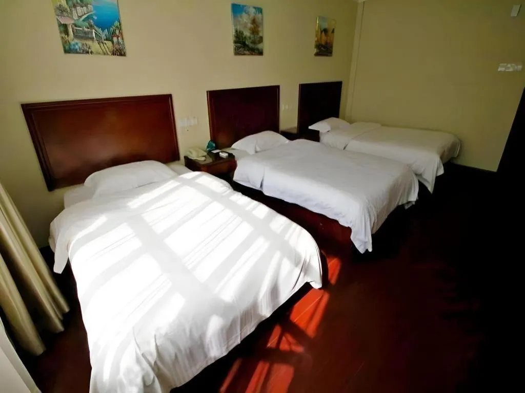 Bed in GreenTree Inn Shanghai MinHang ZhuanQiao Subway Station East ZhuanXing Road Shell Hotel