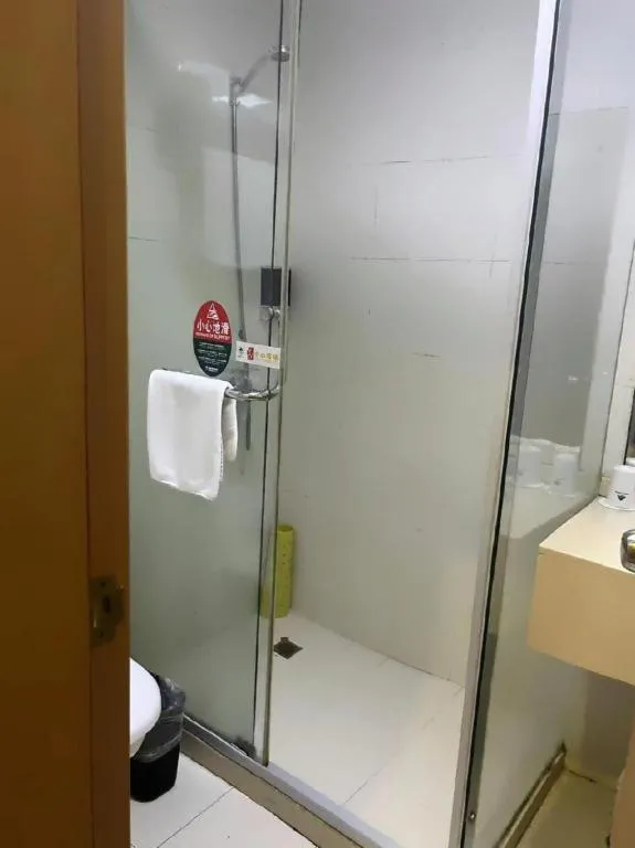 GreenTree Inn Shanghai MinHang ZhuanQiao Subway Station East ZhuanXing Road Shell Hotel