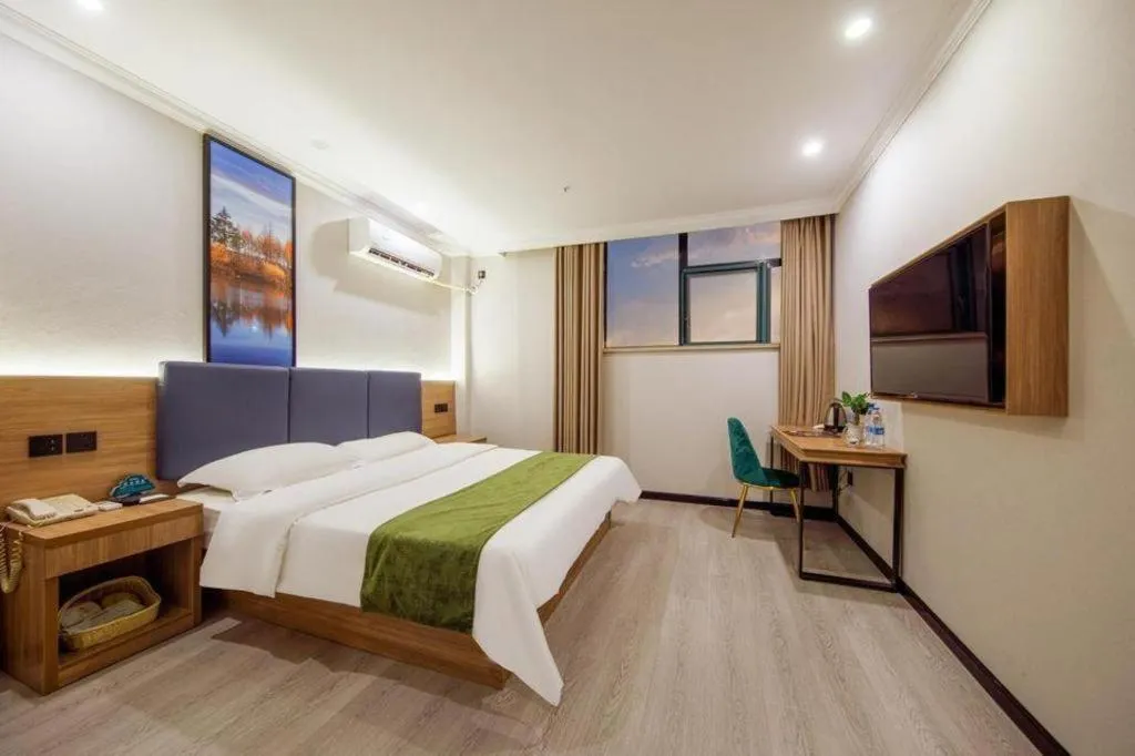 Bed in GreenTree Inn Shanghai MinHang ZhuanQiao Subway Station East ZhuanXing Road Shell Hotel